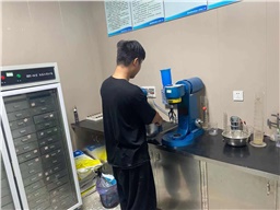 夏季聚羧酸減水劑易發霉變質，可以如何解決？